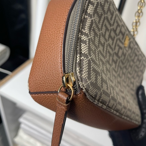 Preloved Tommy Hilfiger Jacquard Monogram Two Way Shoulder Crossbody Camera Bag - Picture 9 of 15